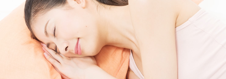 寝る時に顔が直接触れる枕は特に注意